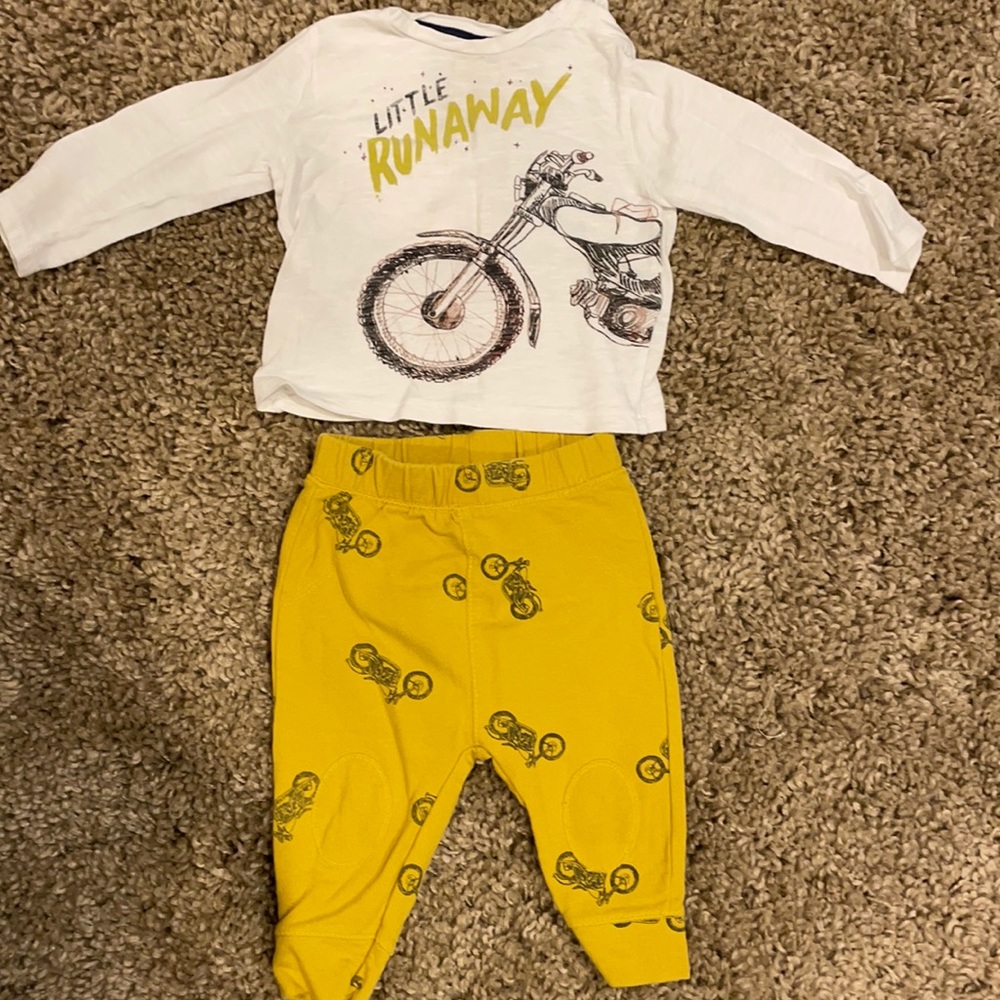 Gently used baby boys size 6-9 months Zara outfit